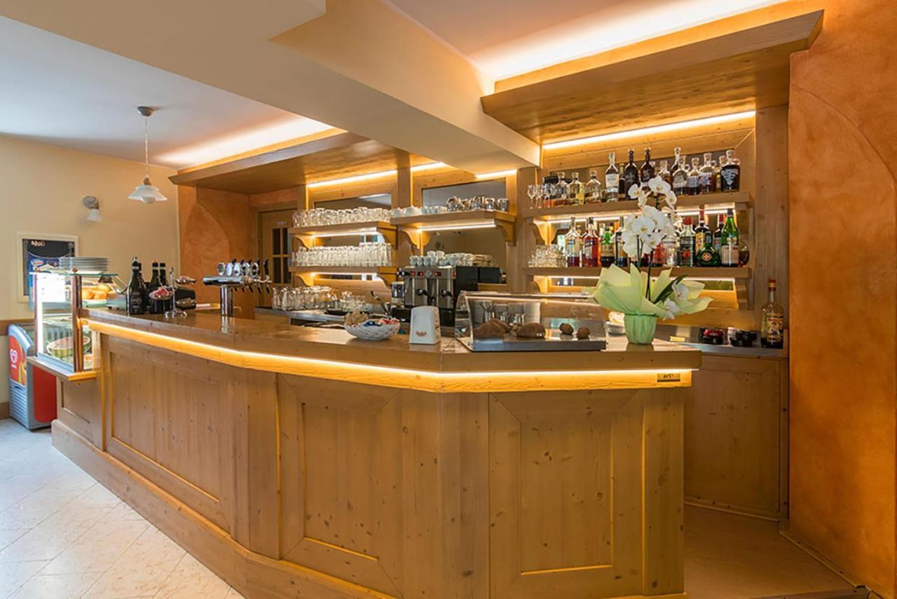 Locanda Alpina A 1250 Mt Ala Bagian luar foto