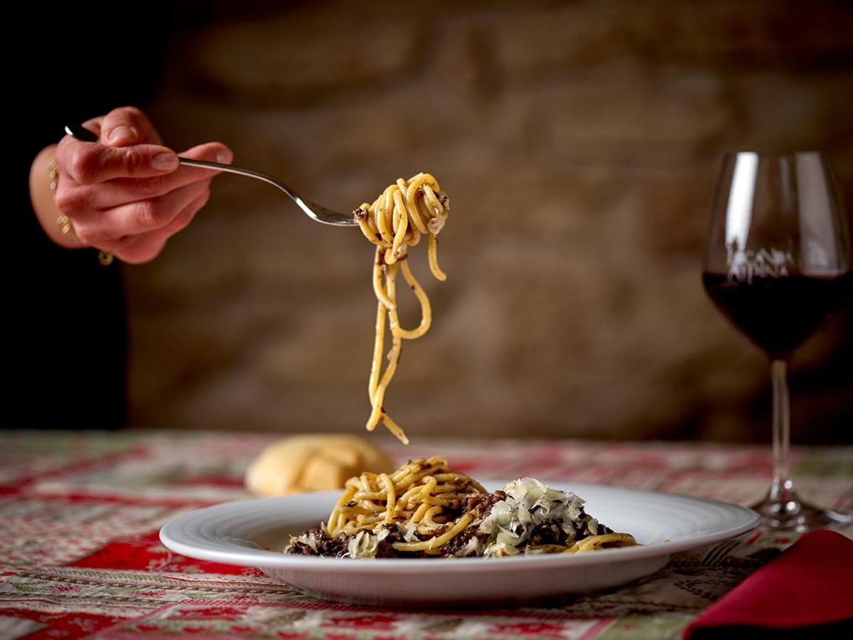 Locanda Alpina A 1250 Mt Ala Bagian luar foto