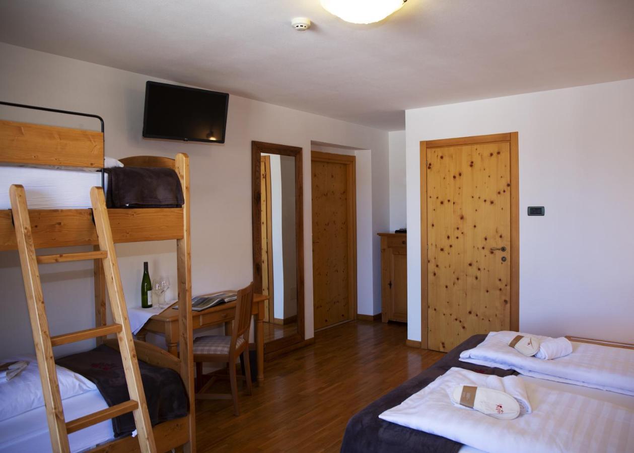 Locanda Alpina A 1250 Mt Ala Bagian luar foto